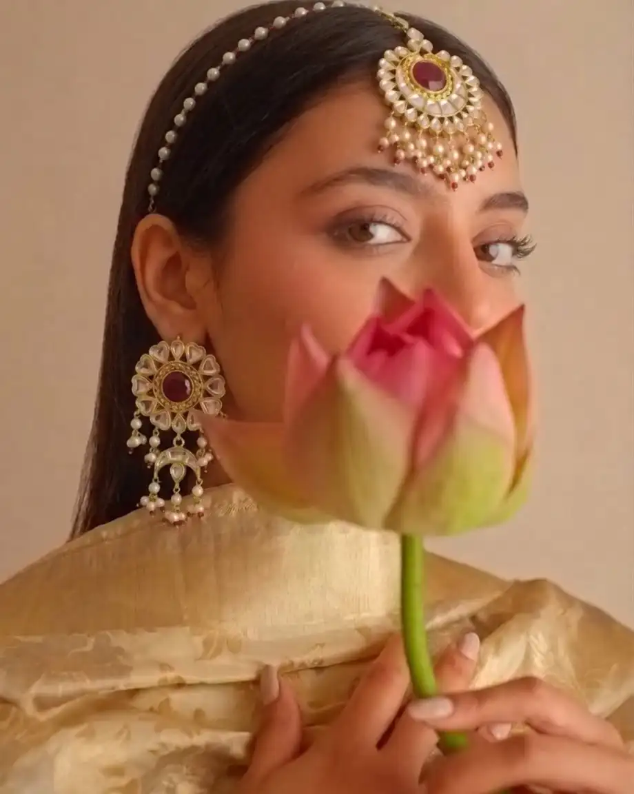 REENA KUNDUN EARRINGS AND BINDI SET