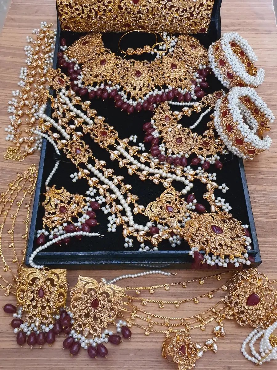 UROOSI BRIDAL SET
