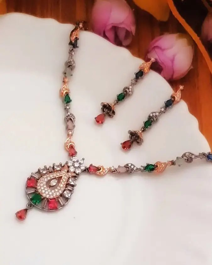 RADIANT NECKLACE SET