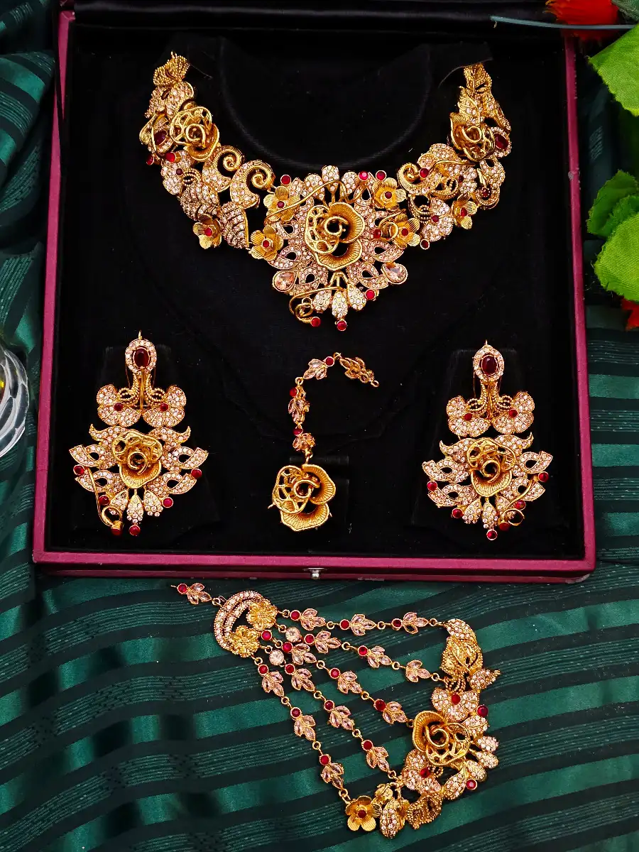 GULNAR N3CKLACE SET