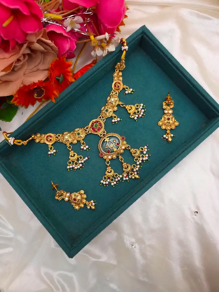 NIRJRA NECKLACE SET