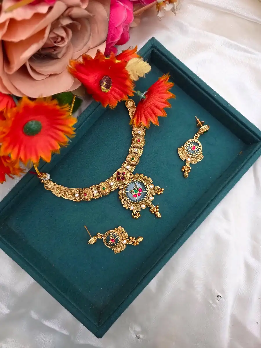 NIRJRA NECKLACE SET