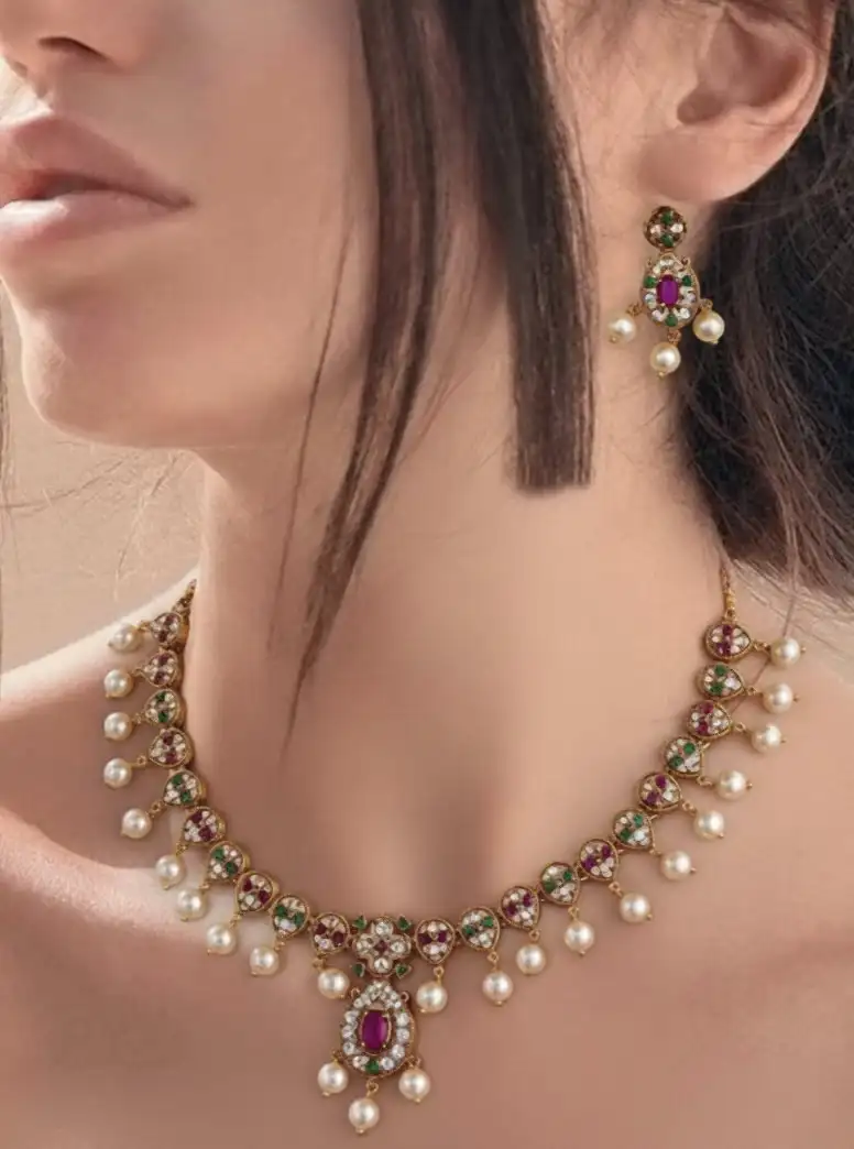 SAMEERA NECKLACE SET