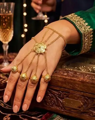 GULNAZ HAATHPHOOL /PANJANGLA